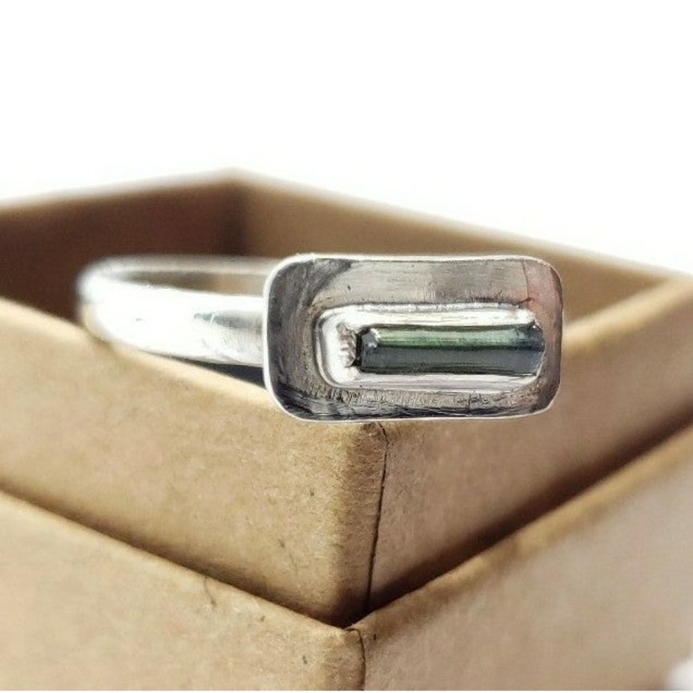 Green raw Tourmaline Crystal Ring handmade sterling silver artisan handmade ring - Picture 3 of 12